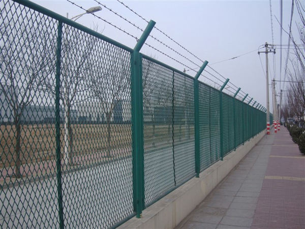 鋼板網(wǎng)護(hù)欄網(wǎng).jpg