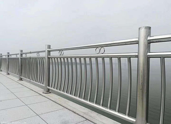 不銹鋼橋梁護欄.jpg