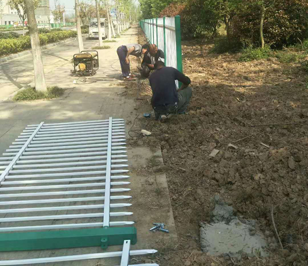 鋅鋼護欄.jpg